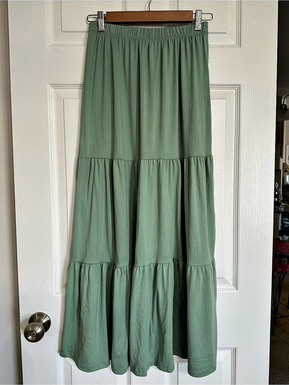 Heart Hips Tiered Maxi Skirt in Green Size Small Like New